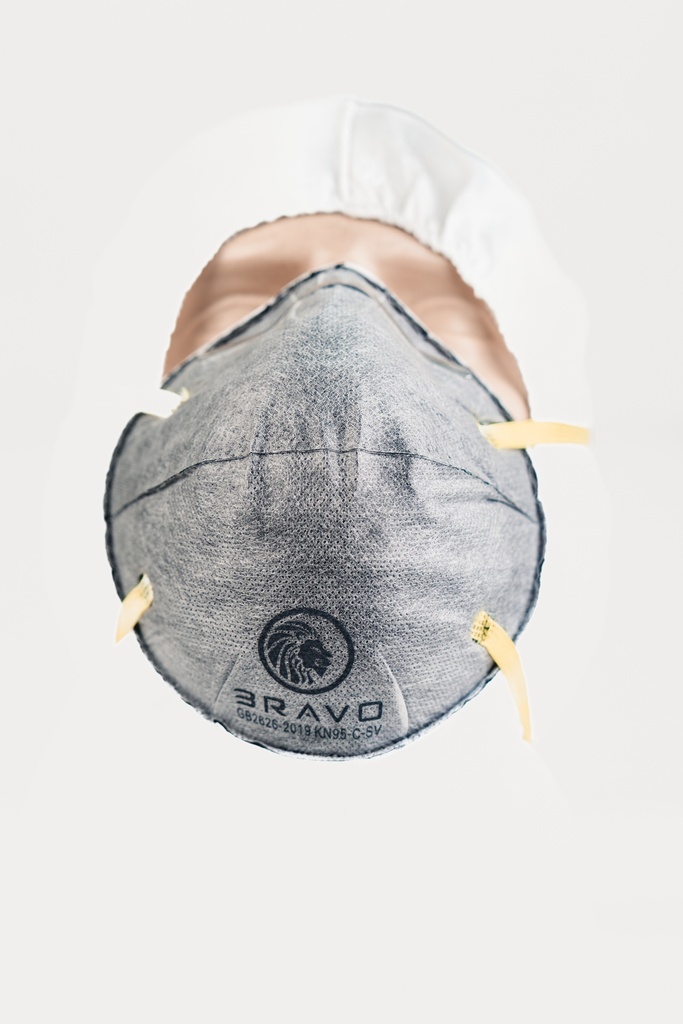 Respirador libre de mantenimiento BRAVO mod. C-SV+KN95 c/carbón activado caja de 30 unidades